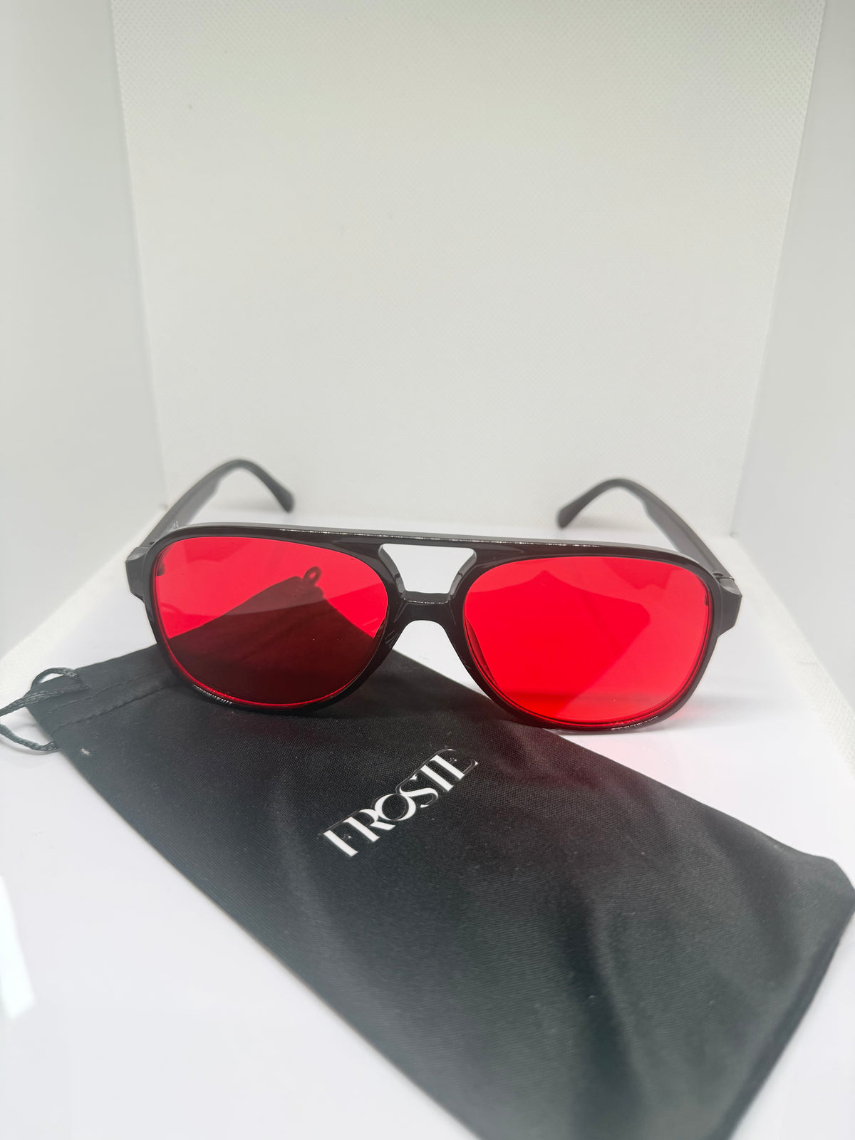 Rouge – Black & Red Retro Sunglasses
