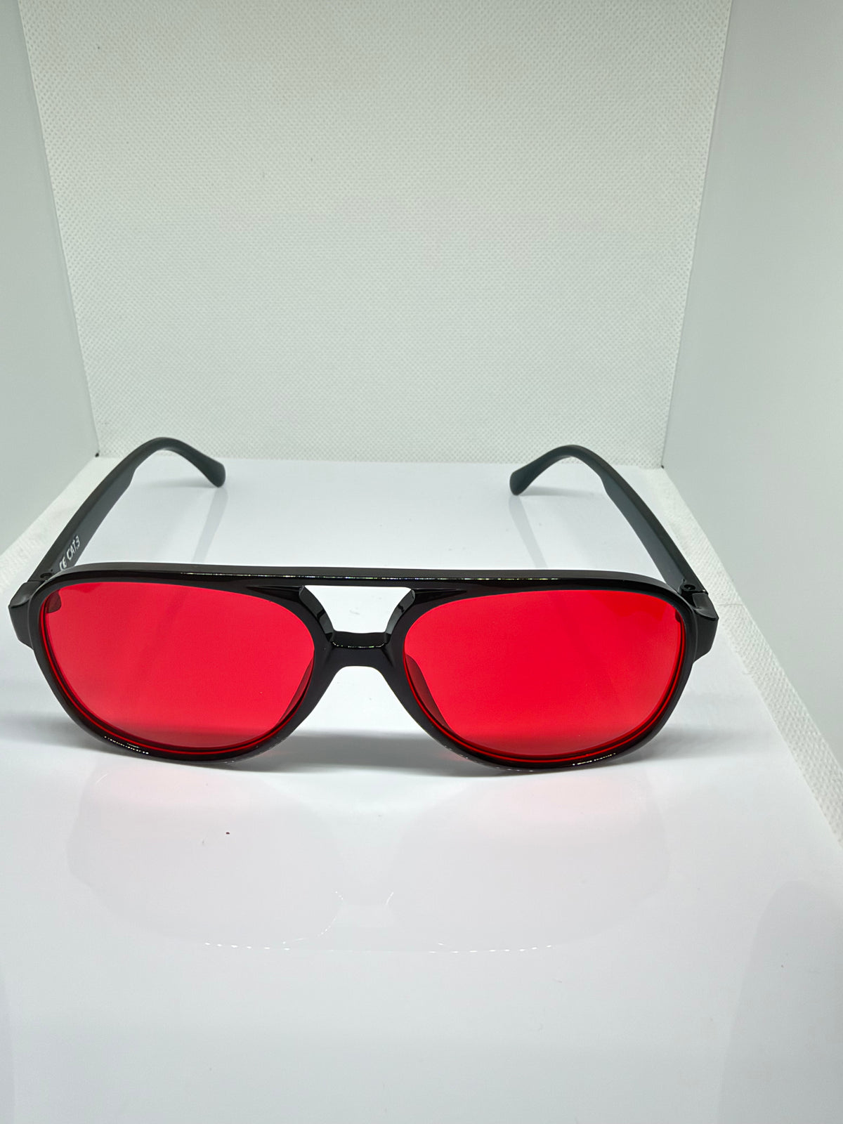 Rouge – Black & Red Retro Sunglasses