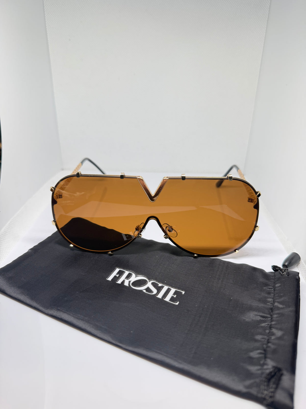 Froste Sienna brown V-detail sunglasses product detail