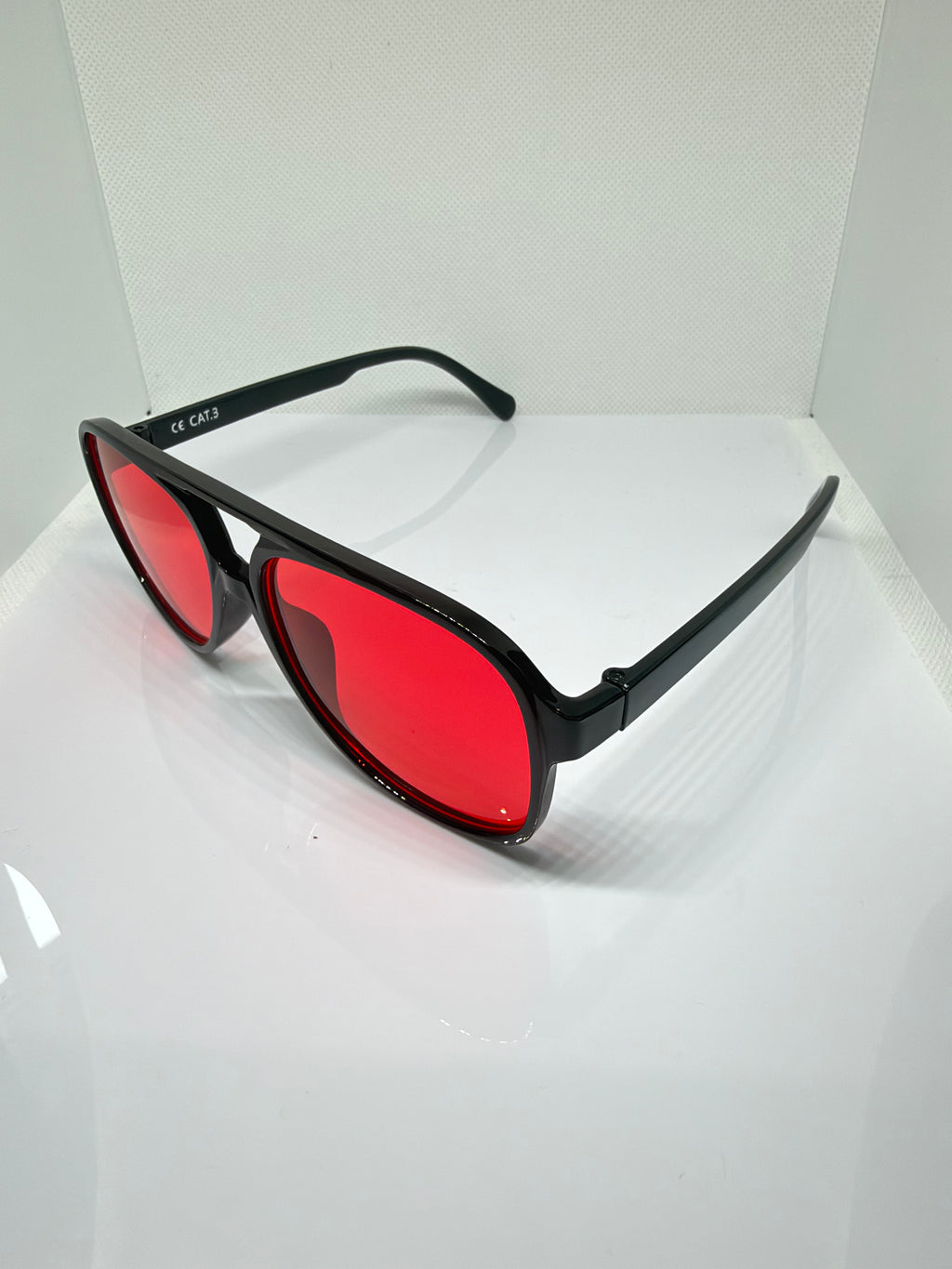 Rouge – Black & Red Retro Sunglasses