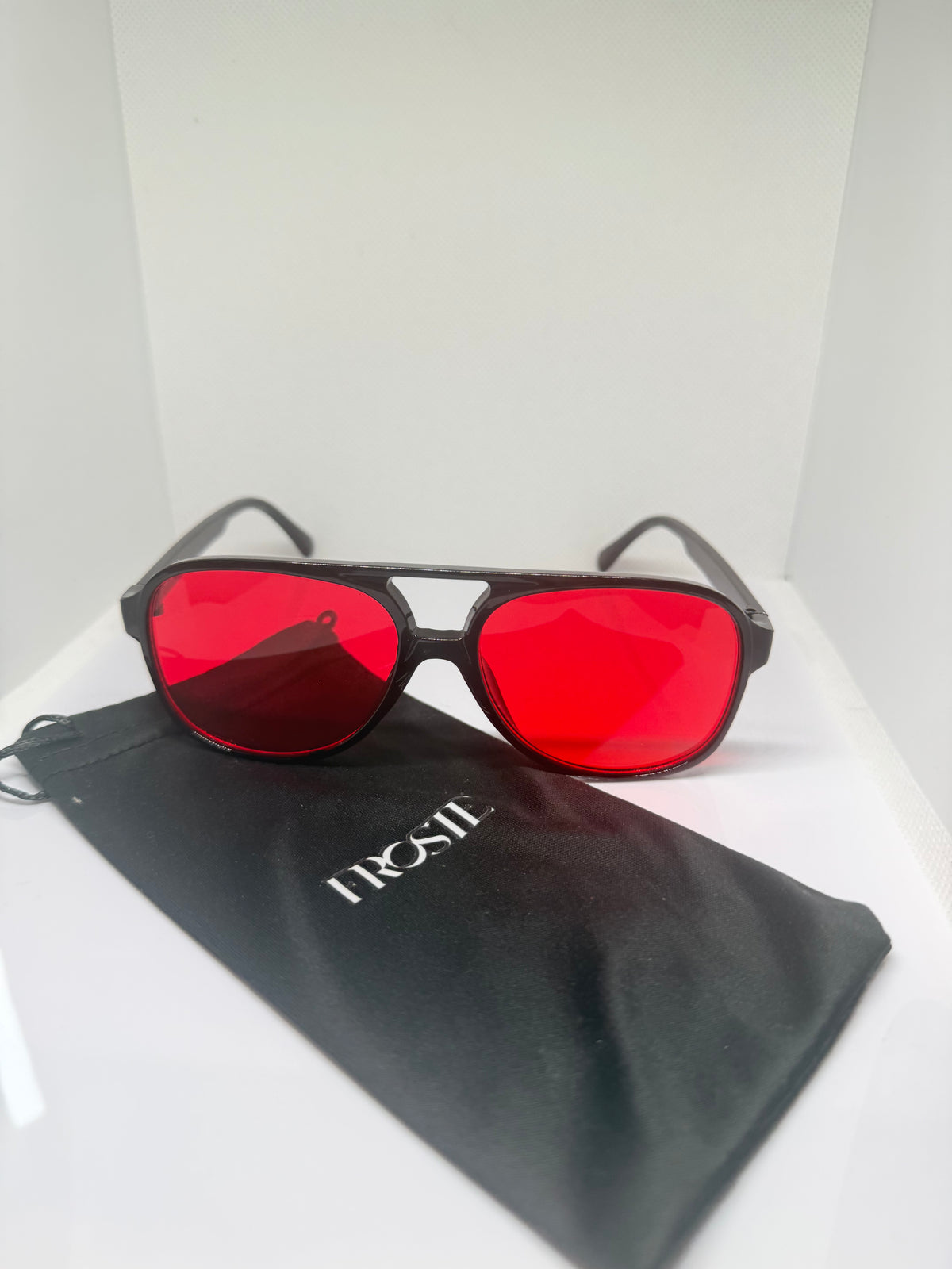Rouge – Black & Red Retro Sunglasses