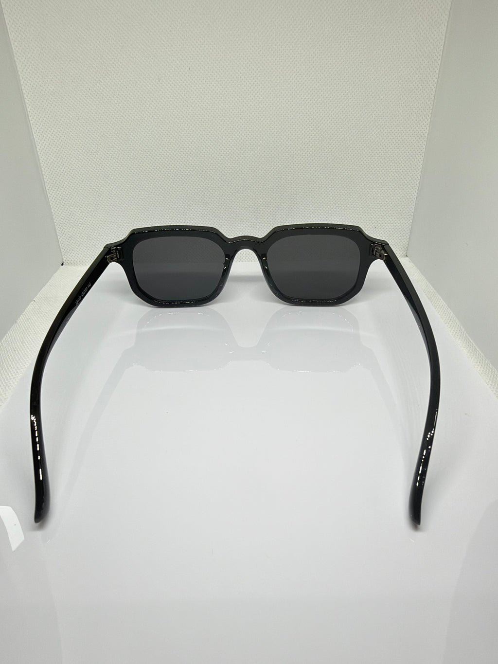 Classic Oslo black rectangular sunglasses for everyday styling