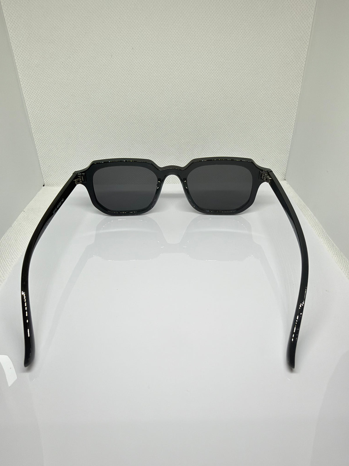 Classic Oslo black rectangular sunglasses for everyday styling