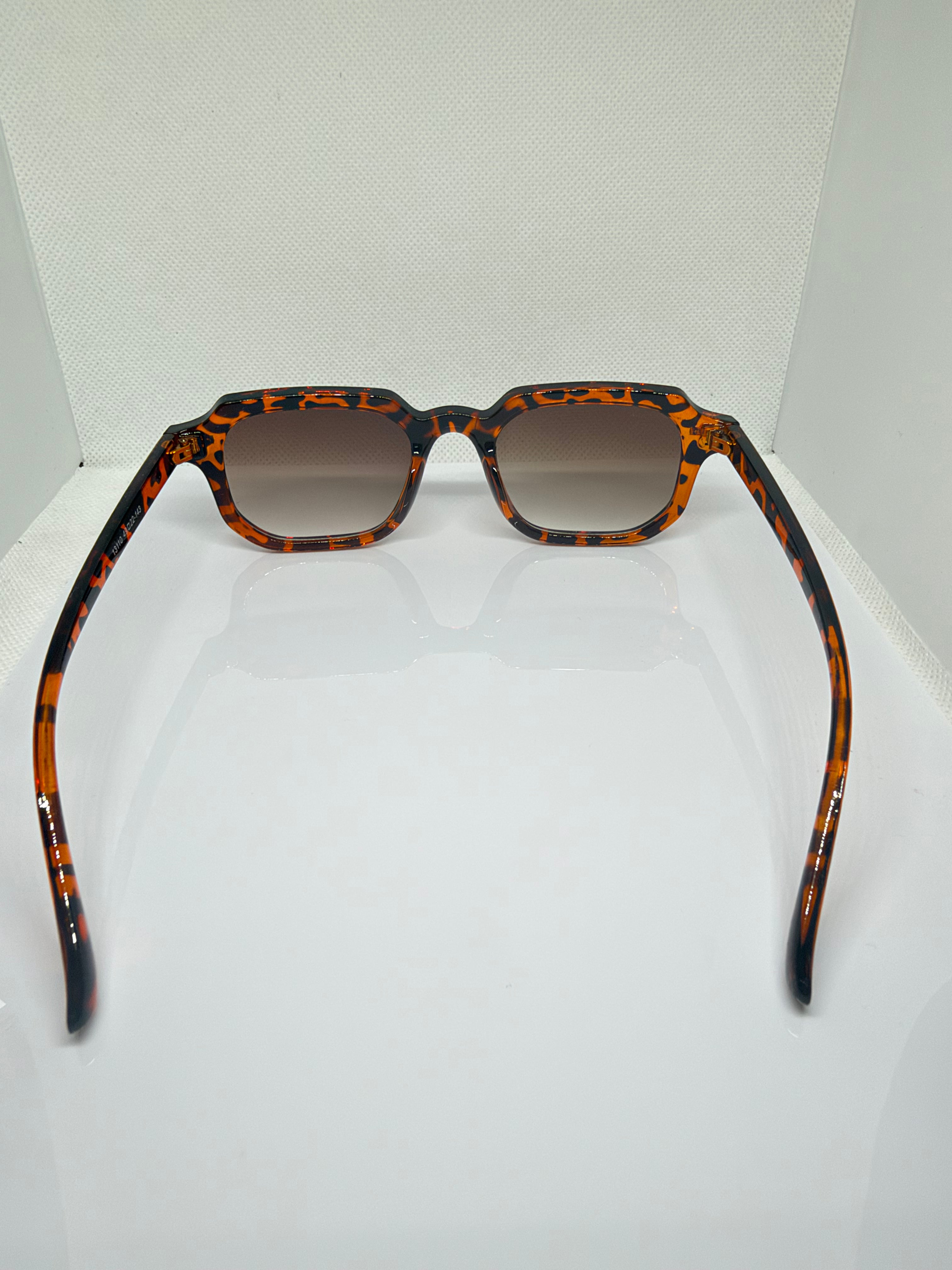 Oversized Capri sunglasses with a brown tortoiseshell frame and gradient lenses